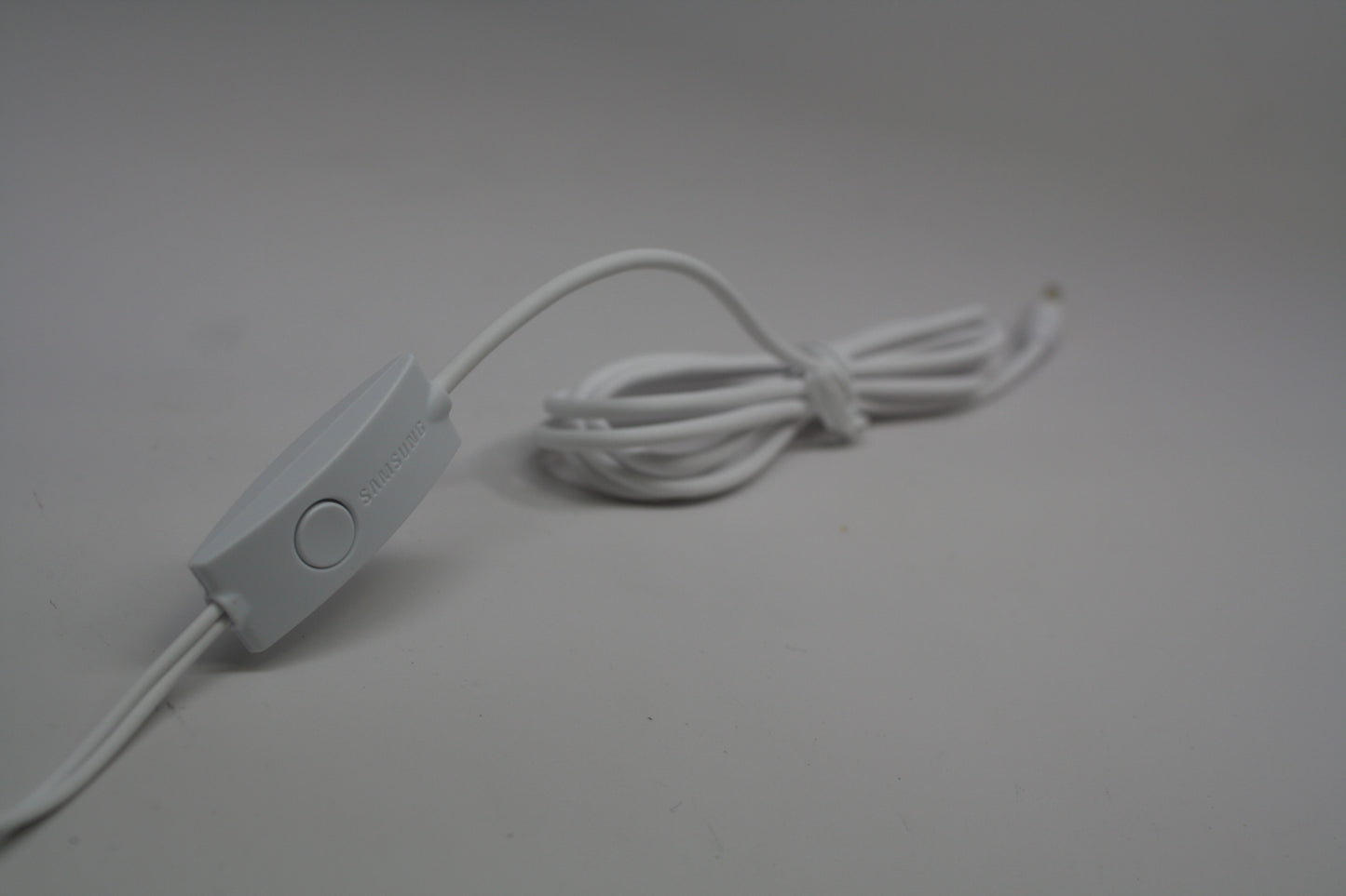Samsung Galaxy S2 S3 III Wired Earbuds - White (EHS61ASFWE) Cell Phone - Headsets Samsung - Simple Cell Bulk Wholesale Pricing - USA Seller