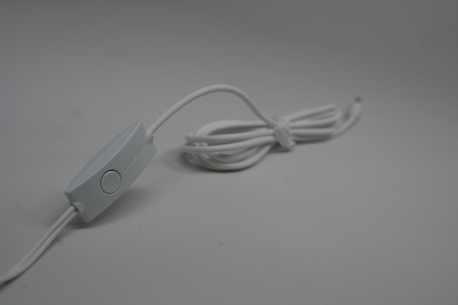 Samsung Galaxy S2 S3 III Wired Earbuds - White (EHS61ASFWE) Cell Phone - Headsets Samsung - Simple Cell Bulk Wholesale Pricing - USA Seller